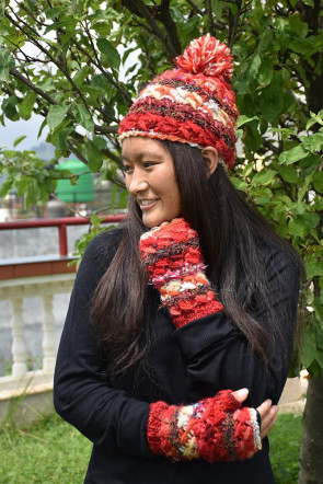 Gorros orgánicos, sari de seda reciclado y lana del Himalaya